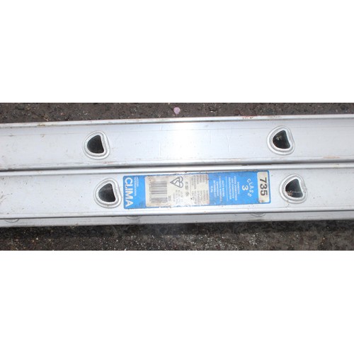 819 - Aluminium extending ladder