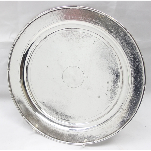 1001 - An antique Chinese export silver serving plate made by Hung Chong & Co, XRF tests approx 85% silver,... 