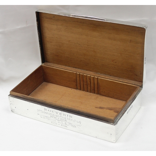 1099Q - A superb quality silver cigar box with Newcastle related military inscription, the top engraved with... 