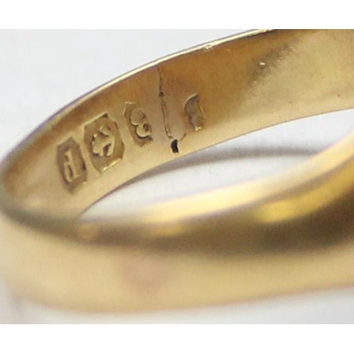 1196 - An antique 18ct gold signet ring with engraved initials NC or CN, marked for Birmingham 1914, approx... 