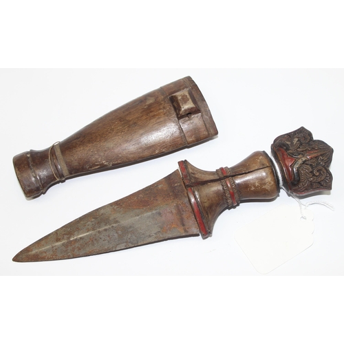 1419 - An unusual antique dagger, likely of South Asian origin, with carved and lacquered wooden handle and... 