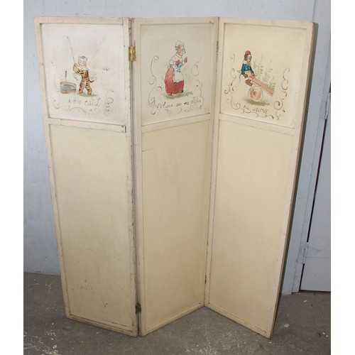 30 - A vintage mid-century painted wooden 3 fold dressing screen or room divider, approx 122cm wide x 148... 