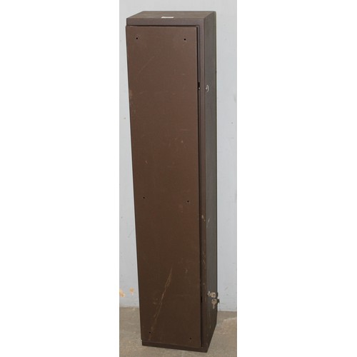 727 - Metal standing gun cabinet with 2 keys, approx 25cm wide x 20cm deep x 122cm tall