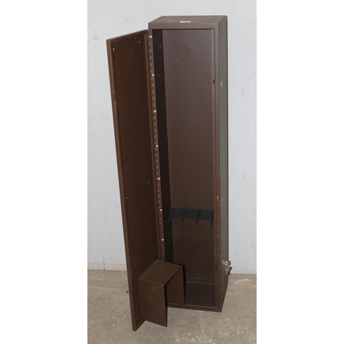 727 - Metal standing gun cabinet with 2 keys, approx 25cm wide x 20cm deep x 122cm tall