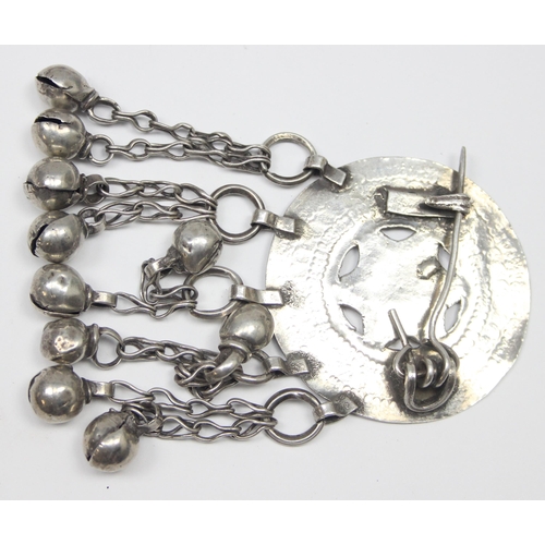 1199 - Qty of assorted silver jewellery to inc 2 brooches, one with Llama, silver floral bracelet etc, all ... 