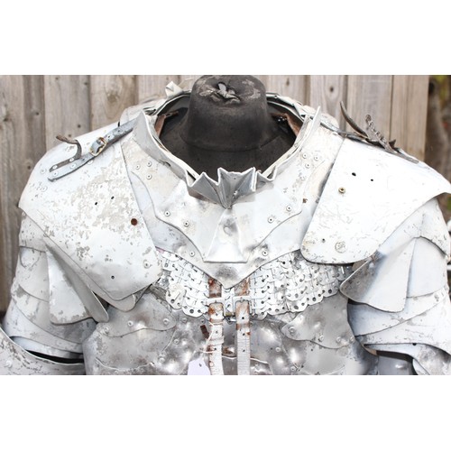 1422 - A full size medieval reenactment partial metal suit of armour, approx 73cm wide x 158cm tall, manneq... 