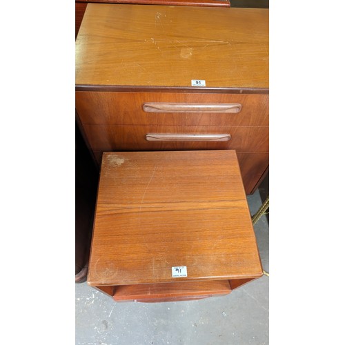 91 - G-Plan retro 4 drawer chest of drawers and a matching bedside table, the chest of drawers approx 72c... 