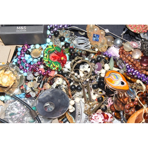 1105 - Qty of assorted mixed costume jewellery, approx 7.4kg gross