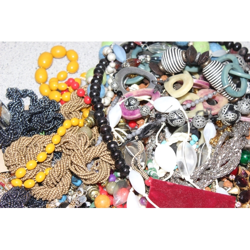 1105 - Qty of assorted mixed costume jewellery, approx 7.4kg gross