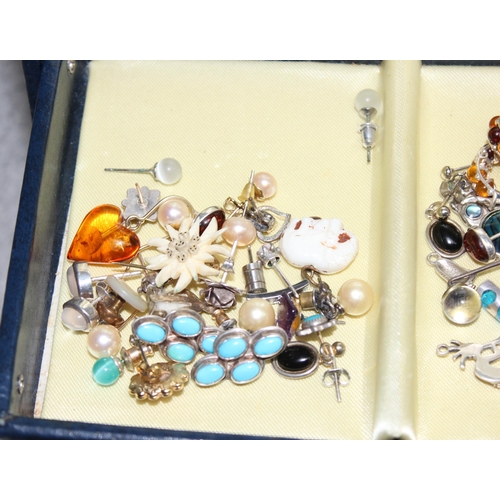 1133 - A 1977 silver jubilee jewellery box and contents to inc a number of watches and a number of silver i... 