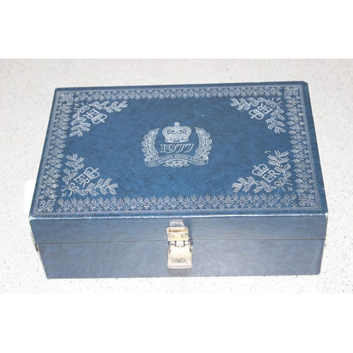 1133 - A 1977 silver jubilee jewellery box and contents to inc a number of watches and a number of silver i... 