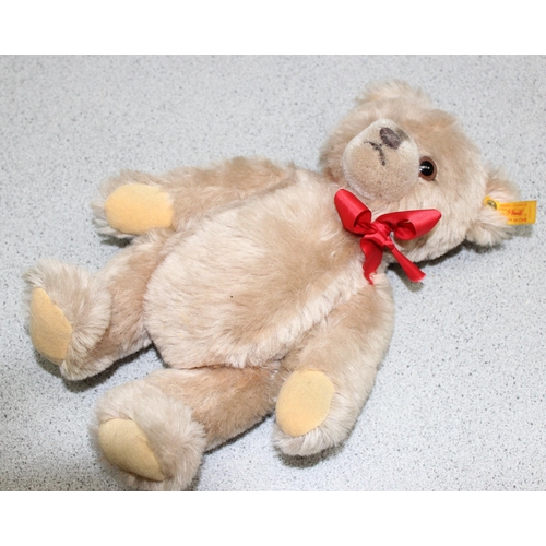 1507 - A vintage Steiff teddy bear with growler, tag and button, 011559 model, approx 33cm tall