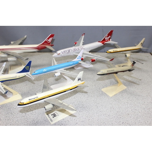 1523 - Qty of model commercial aeroplanes