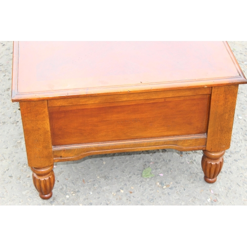 28 - A good quality modern mahogany coffee table, approx 122cm wide x 70cm deep x 48cm tall