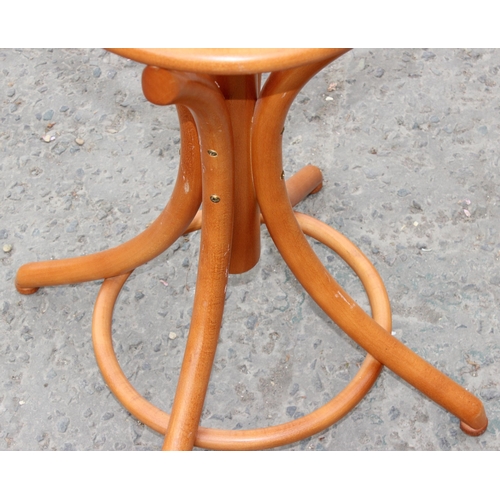 32 - A vintage bentwood coat stand, approx 51cm diameter x 185cm tall