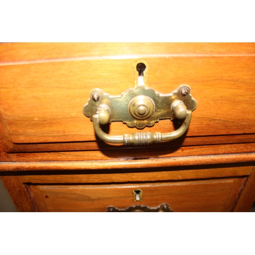 47 - An early 20th century pedestal desk with leather inset top, approx 105cm wide x 66cm deep x 75cm tal... 