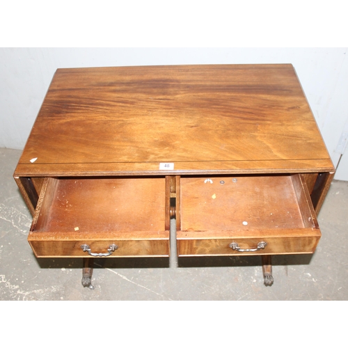 48 - An antique style dropleaf sofa table with 2 drawers, approx 90cm wide (142cm fully extended) x 55cm ... 