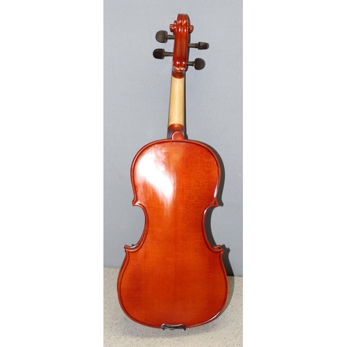 600 - 3/4 violin in case with bow