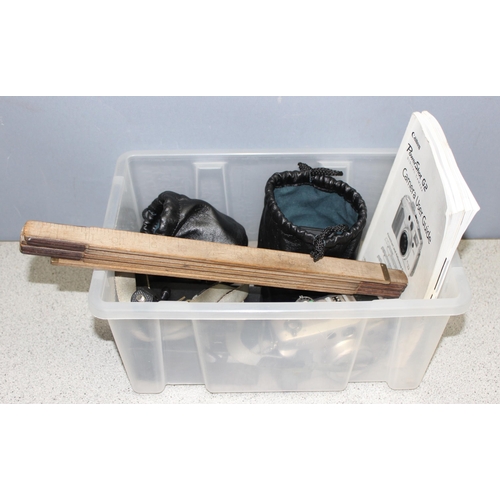 653 - Assorted lot of scientific items to incl folding ruler, camera, photography accessories etc