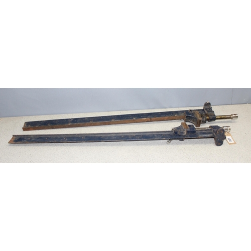 801 - A pair of Ledbury sash clamps, each approx 103cm long