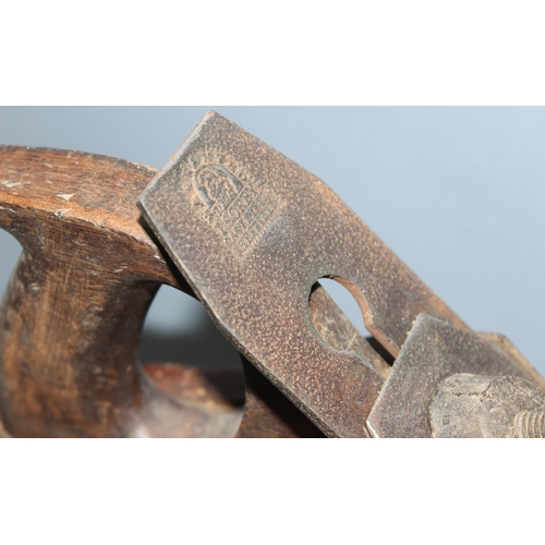 806 - An antique brass and steel woodworking plane with wooden handle, seemingly unmarked but of excellent... 