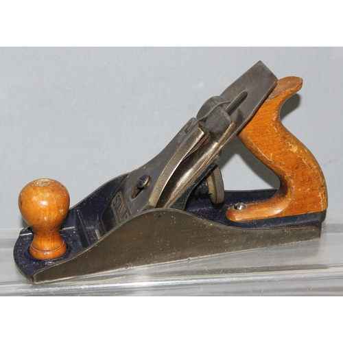 807 - A vintage woodworking plane, marked Stanley & Record 4 1/2, approx 24cm long