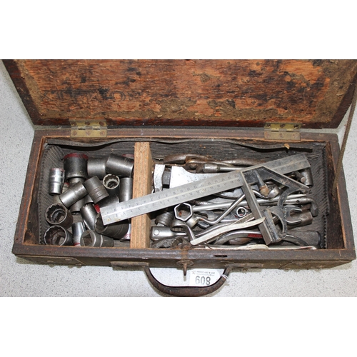 809 - 2 vintage tool boxes with contents to incl sockets, chisels and other woodworking tools