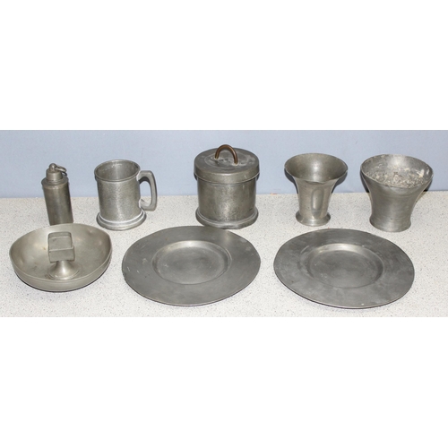 1009 - Assorted pewter items to incl plates, tankard, small flask etc, approx 3.2kg gross