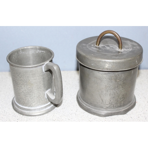 1009 - Assorted pewter items to incl plates, tankard, small flask etc, approx 3.2kg gross