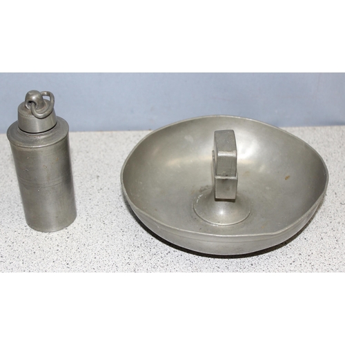 1009 - Assorted pewter items to incl plates, tankard, small flask etc, approx 3.2kg gross