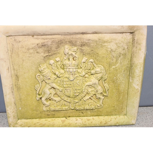 304 - Pair of concrete plaques depicting royal coat of arms/crest, approx 30cm x 28cm