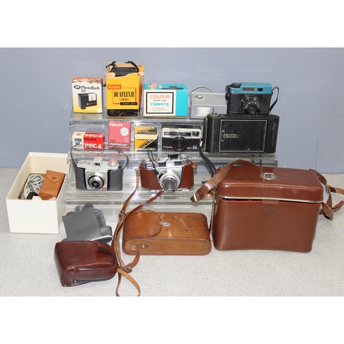 654 - Mixed lot of photographic items to incl vintage Kodak Duaflex camera, Colour Easi Load camera, flash... 