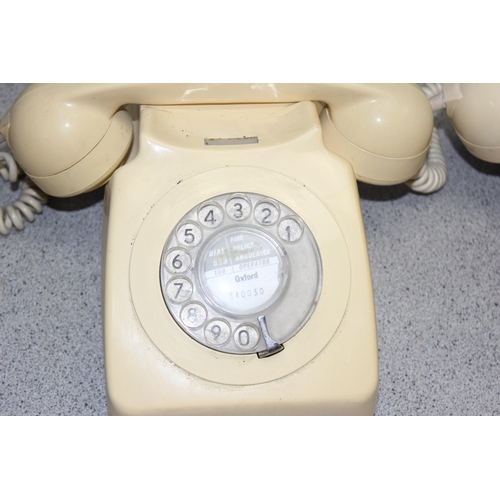 750 - Vintage Philips radio in Bakelite case, and 2 rotary-dial telephones to incl GPO