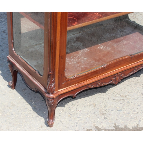 89 - A Continental carved mahogany display cabinet with velvet lines shelves and mirrored back, likely 19... 