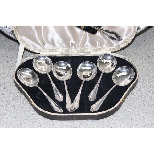 1017 - Silver plated serving tray with galleried edge and a boxed set of spoons, tray approx 45cm x 33cm