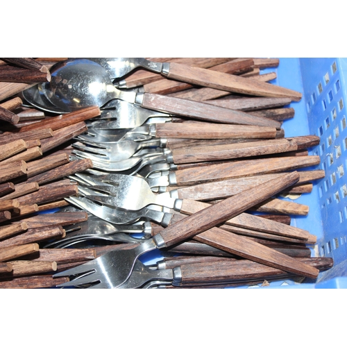 1024 - Qty of vintage Argy stainless steel wooden-handled cutlery, approx 2.8kg gross