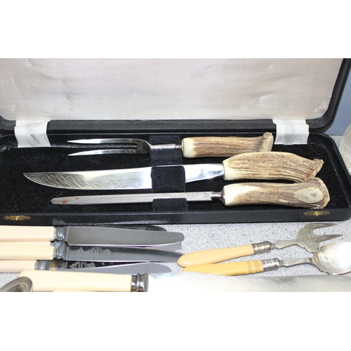 1027 - Mixed lot of vintage and later silver-plated items, to incl boxed antler-handled carving set and oth... 