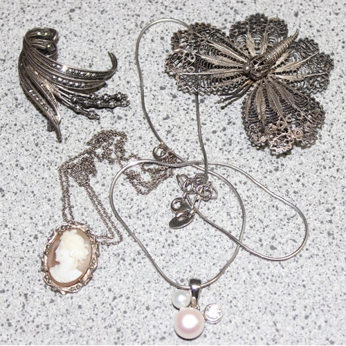 1155 - 4 pieces of silver jewellery to inc a silver filigree butterfly brooch, a silver marcasite brooch et... 