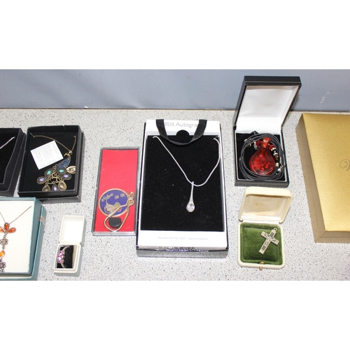 1162 - Qty of assorted costume jewellery, some boxed and jewellery boxes