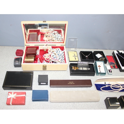 1162 - Qty of assorted costume jewellery, some boxed and jewellery boxes