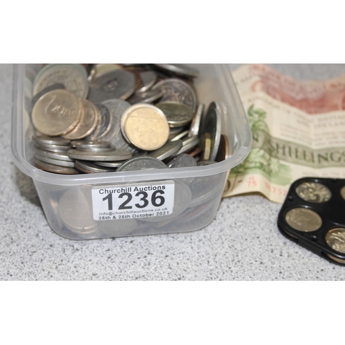 1236 - A tub of assorted mixed British & world coins and banknotes etc, approx 1.9kg gross