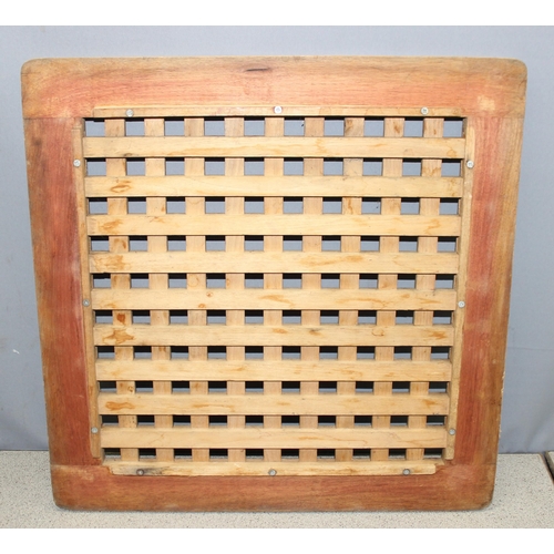 130 - Wooden laundry box and adjustable engineers' or potters style stool, largest approx 47 x 47 x 50cm