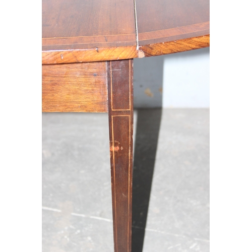 135 - An antique mahogany drop leaf table, 19th century, approx 110cm wide x 40cm deep (124cm fully extend... 