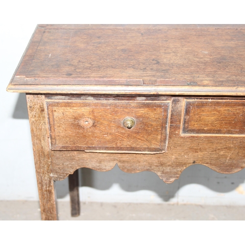 136 - A Georgian oak console table or lowboy with 3 drawers, approx 92cm wide x 49cm deep x 73cm tall