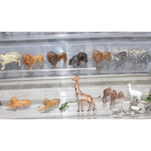 1533 - Qty of vintage and later diecast lead figures, mostly wild animals and fencing