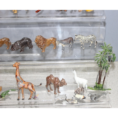 1533 - Qty of vintage and later diecast lead figures, mostly wild animals and fencing