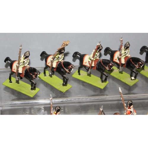 1534 - Qty of vintage and later diecast lead figures, mostly military themed