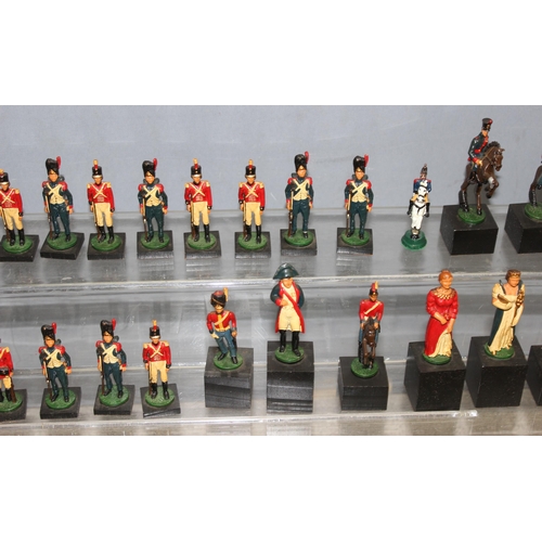 1537 - Mixed lot of diecast lead figures, mostly soldiers, to incl R.A.F Colour Party