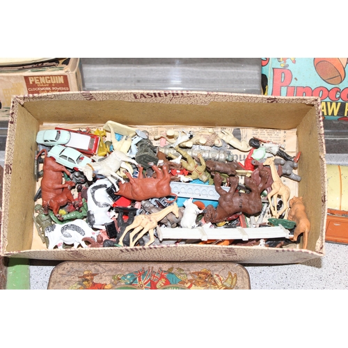 1541 - Qty of vintage toys to include pull along horses and a Pinocchio jigsaw puzzle, unchecked