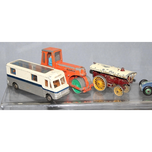 1553 - Qty of vintage diecast toy vehicles to incl Dinky, Lesnay, Corgi etc